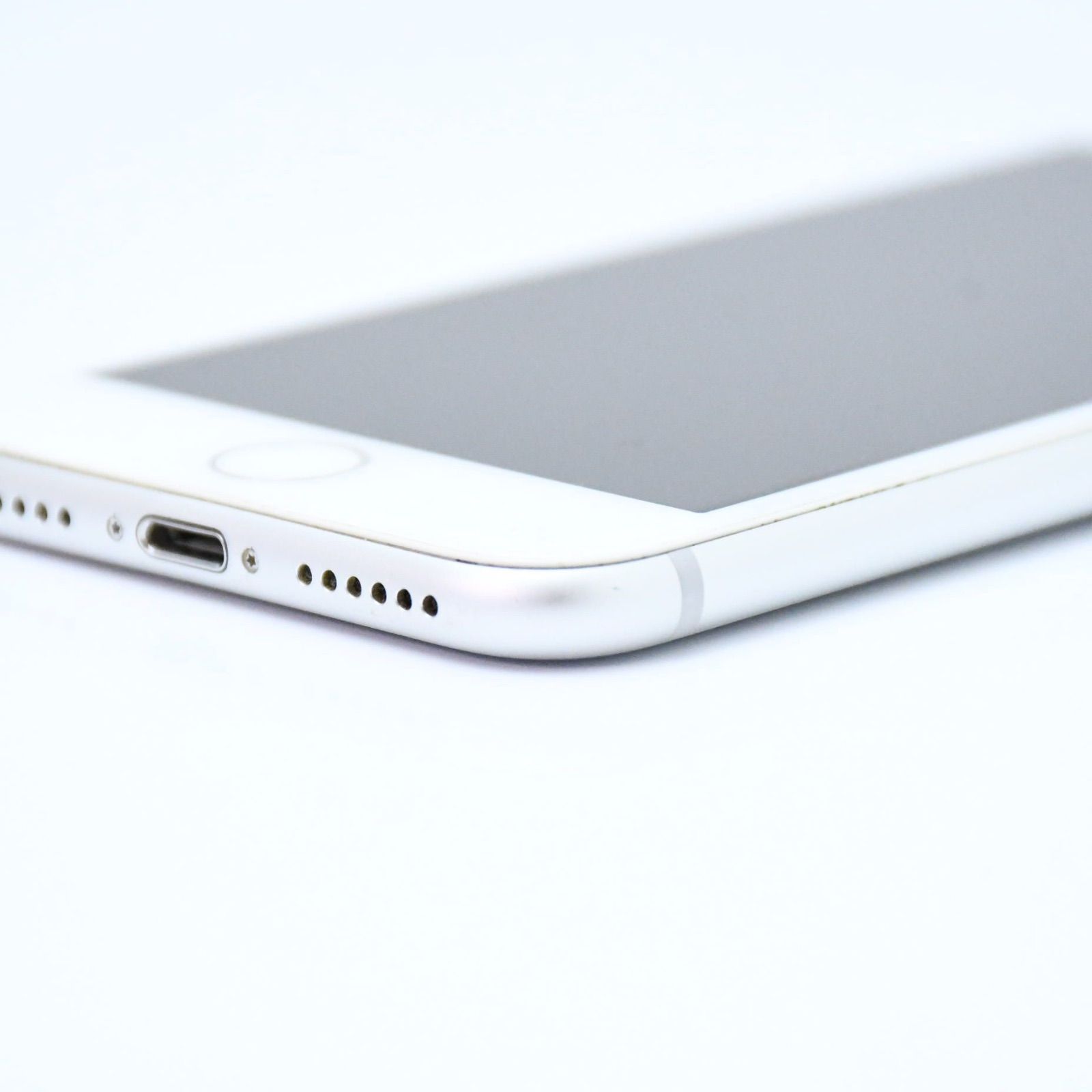 フチが少々欠け（動作可）】SIMフリー iPhone8 64GB シルバー