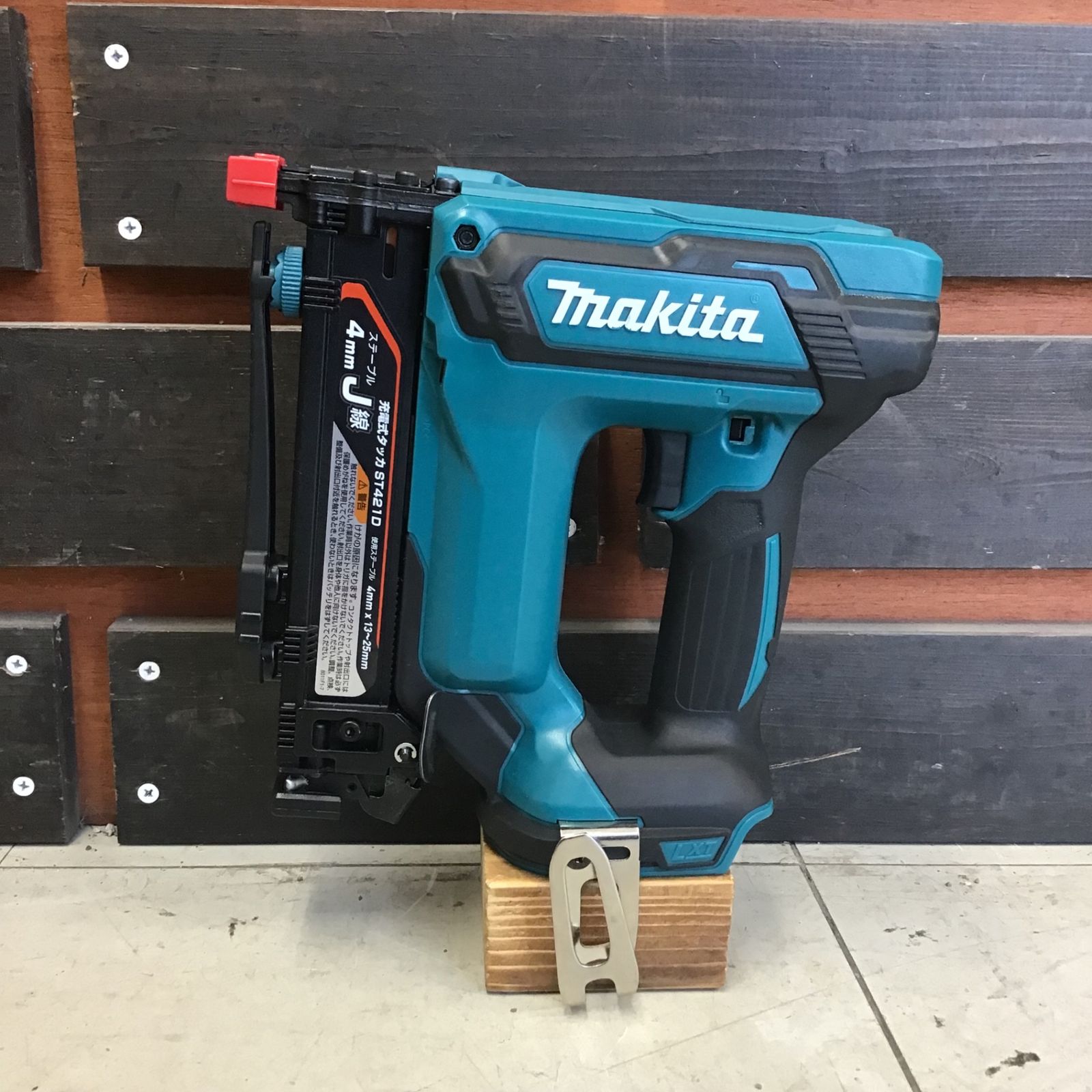 中古品】 マキタ/makita コードレスタッカー ST421DZ 【鴻巣店 