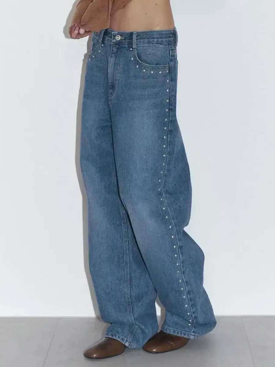 ポリ数엠 スタッズ ウォッシュド パンツ