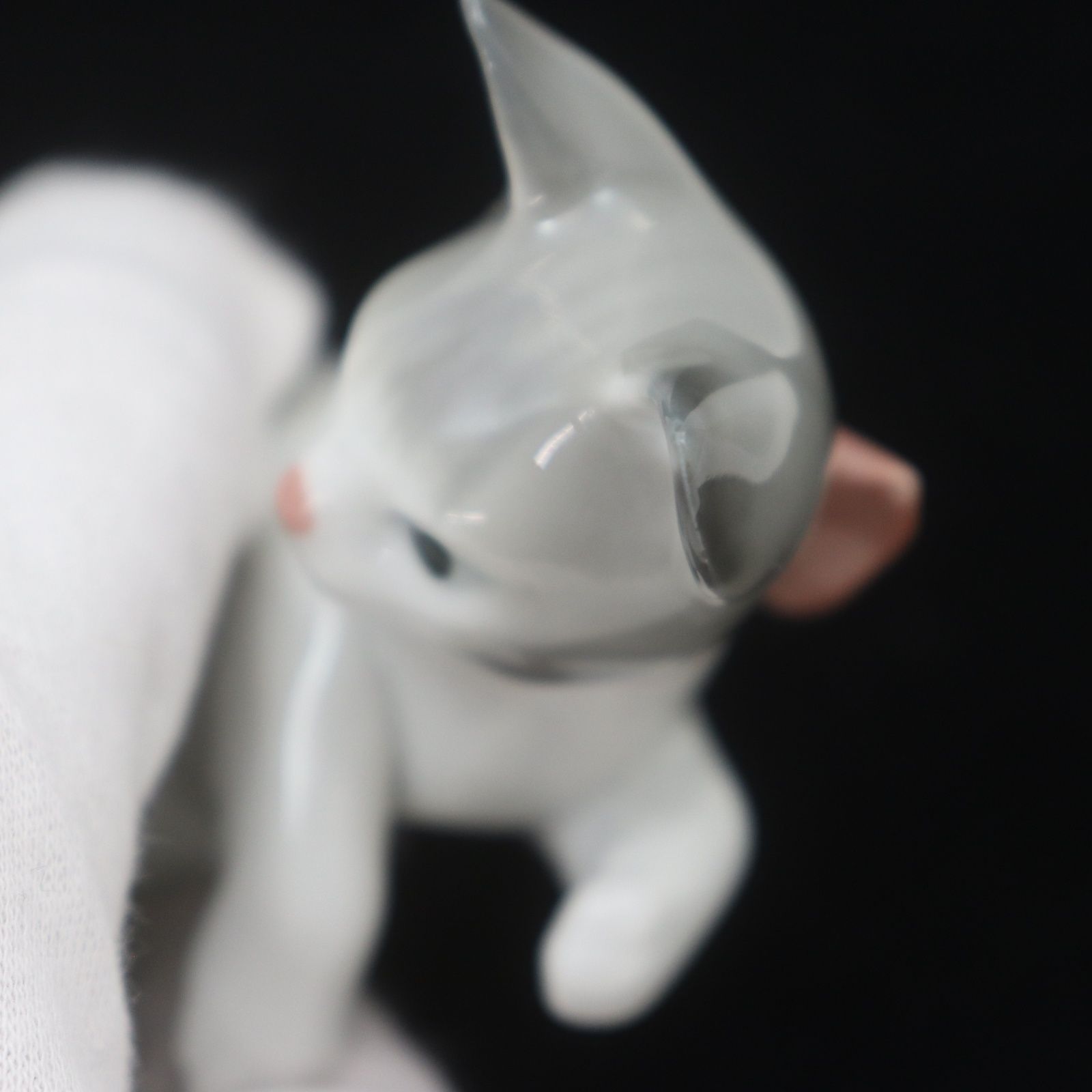    フィギュリン　ご機嫌なハリネズミ 置物 陶器 ITTUCBY3GSKS LLADRO リヤドロ 驚いた仔猫ちゃん 5236 ネコ ねこ