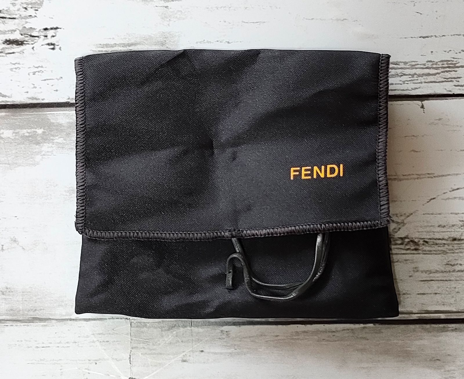 FENDI 携帯 スマホ ストラップ レザー 金具 箱 袋付き - メルカリ