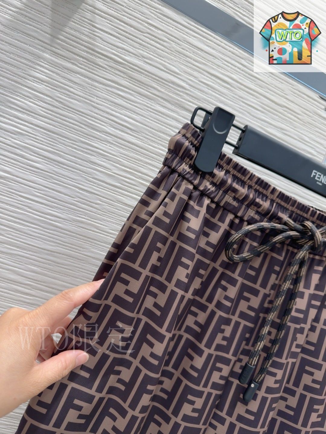 おすすめ☆ FENDI クラシックパンツ 今日特価】Fendi クラシックパンツ -2 - メルカリ