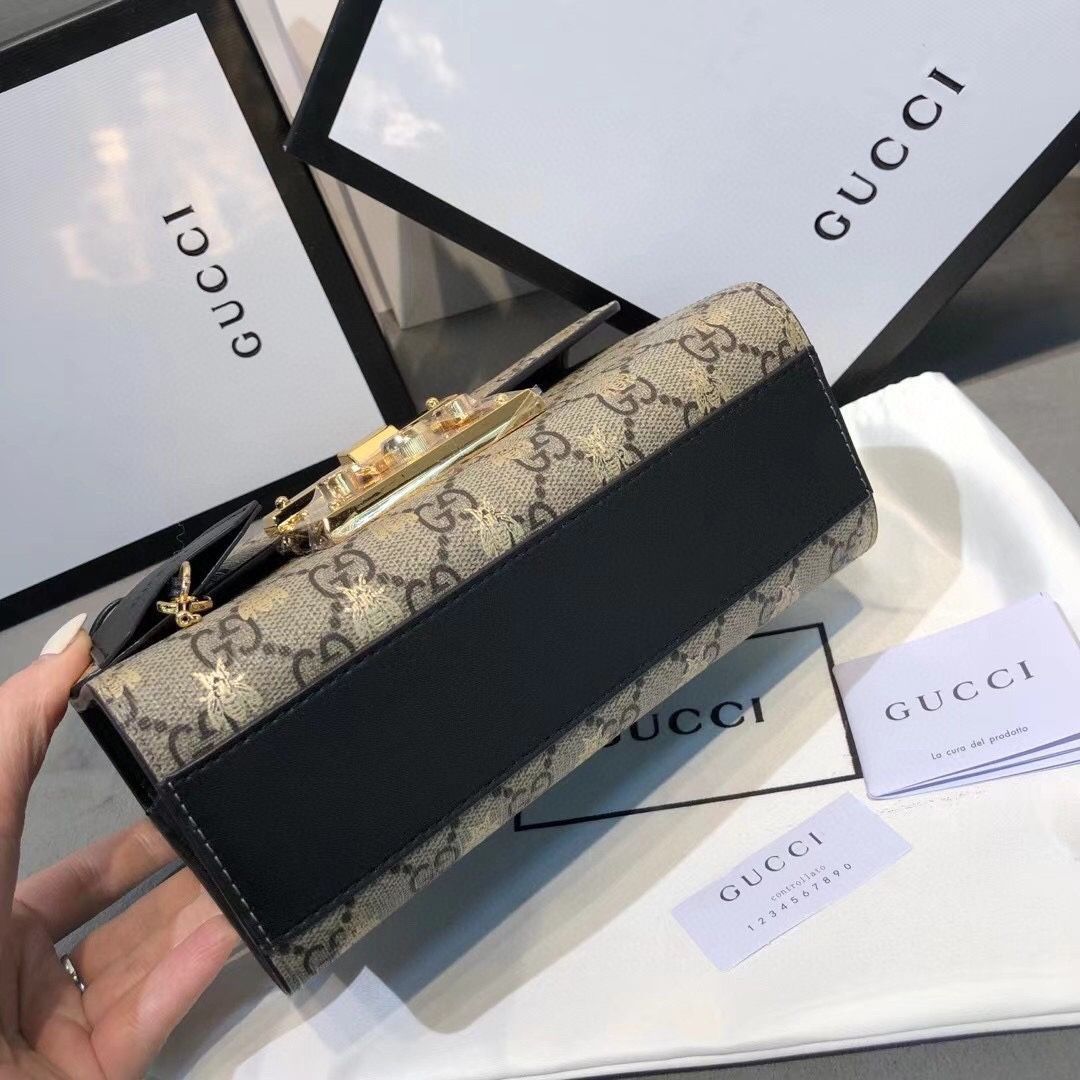 Gucci ブラック ショルダーバッグ Gucci ショルダーバッグ メンズ - 黒 | 337074KWT5N1060