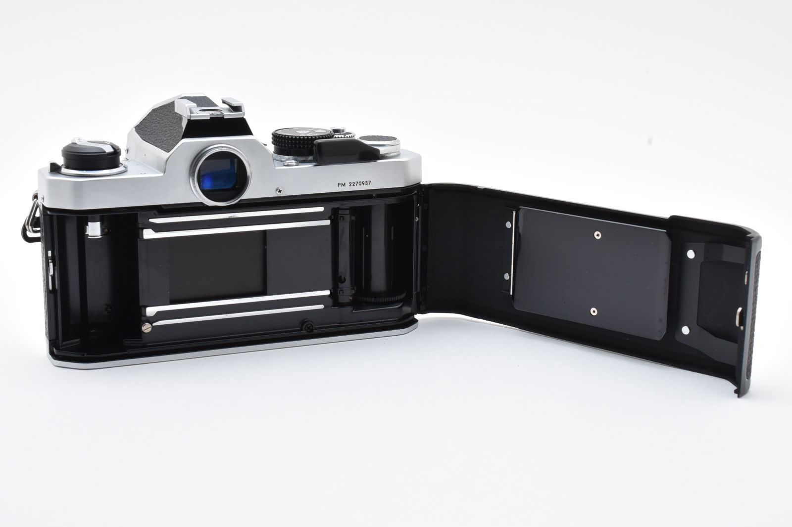 5076 【美品】 Nikon FM Silver 35mm SLR Film Camera Body Only