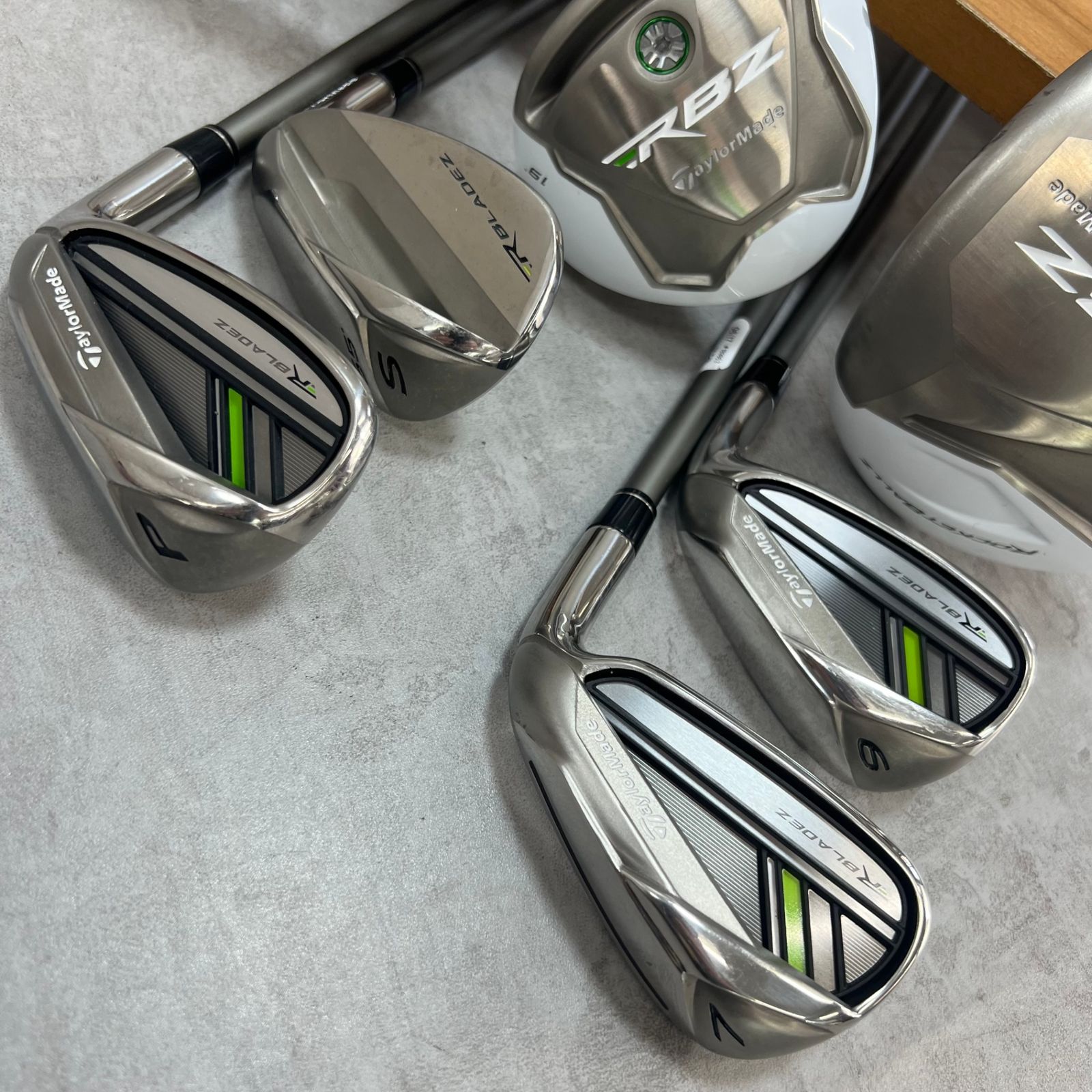 8414 TaylorMade RBZ ゴルフクラブ13本セット 右利き R TaylorMade - 8414 TaylorMade RBZ ゴルフクラブ13本セット 右利き Rの