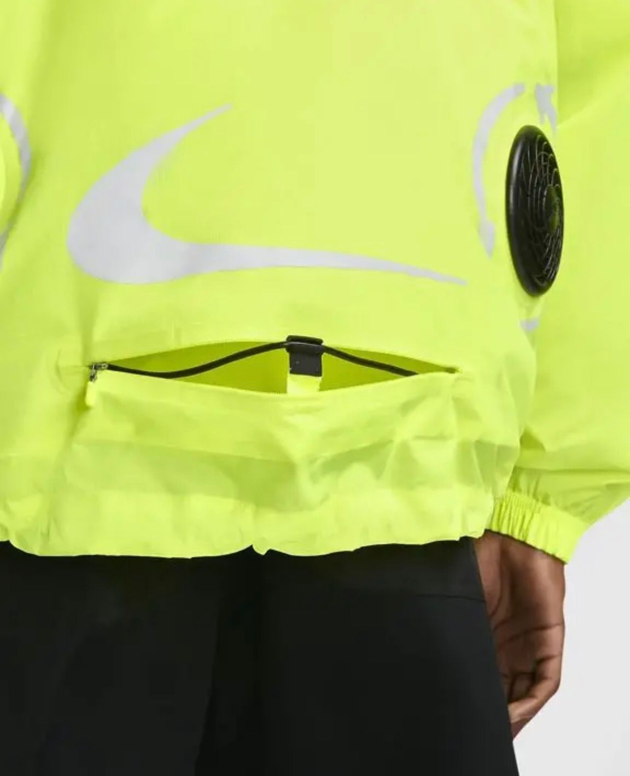 NIKE ナイキ オフホワイト off-white ナイロンジャケット 新品 L NIKE ナイキ オフホワイト off-white ナイロンジャケット 新品 L