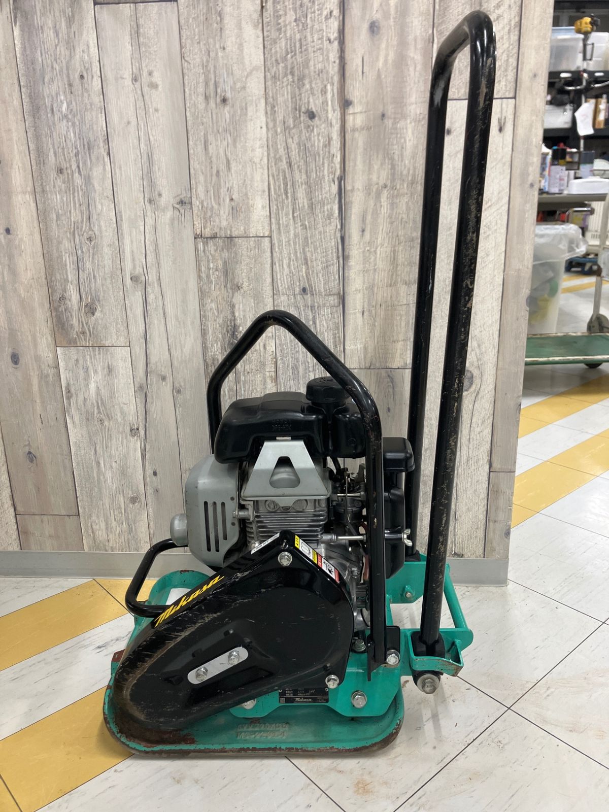 プレートコンパクター 49kg