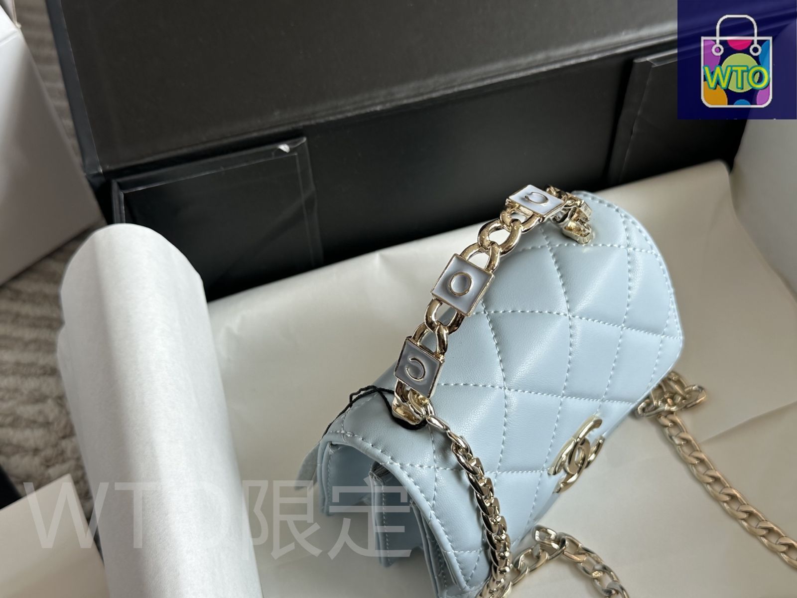 CHANELシャネルエナメル調節バックルポーチ、ハンドバッグ、小銭