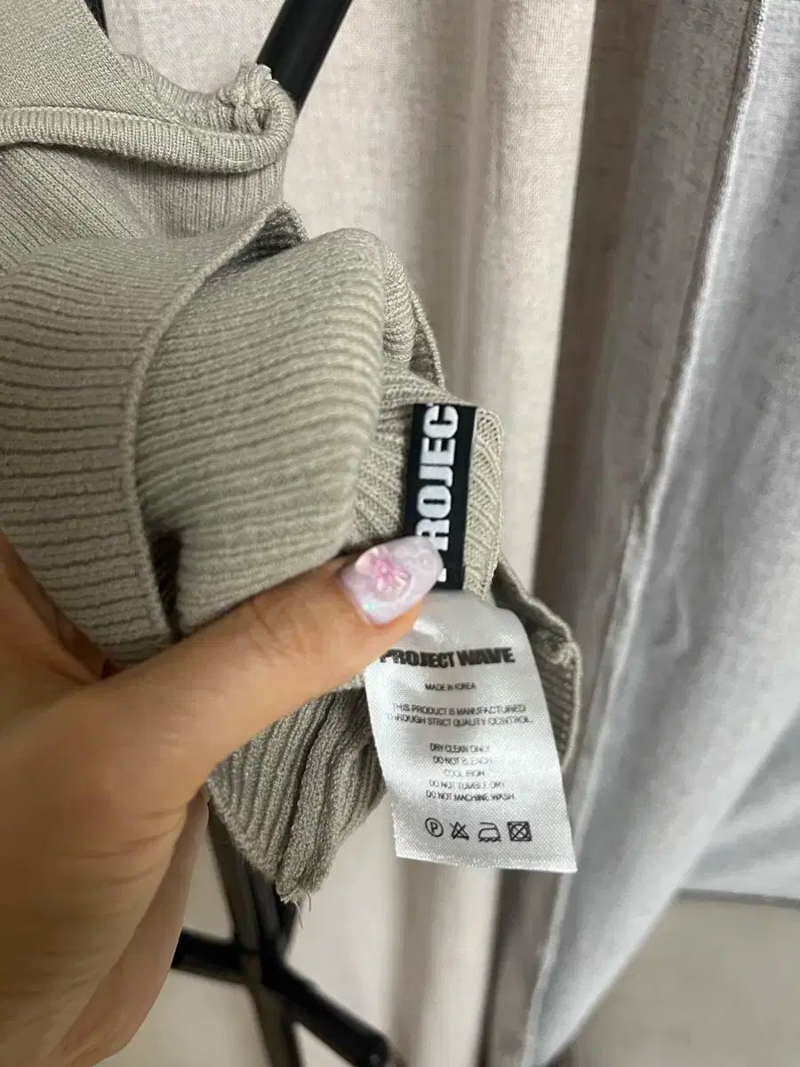 クロップドトップス