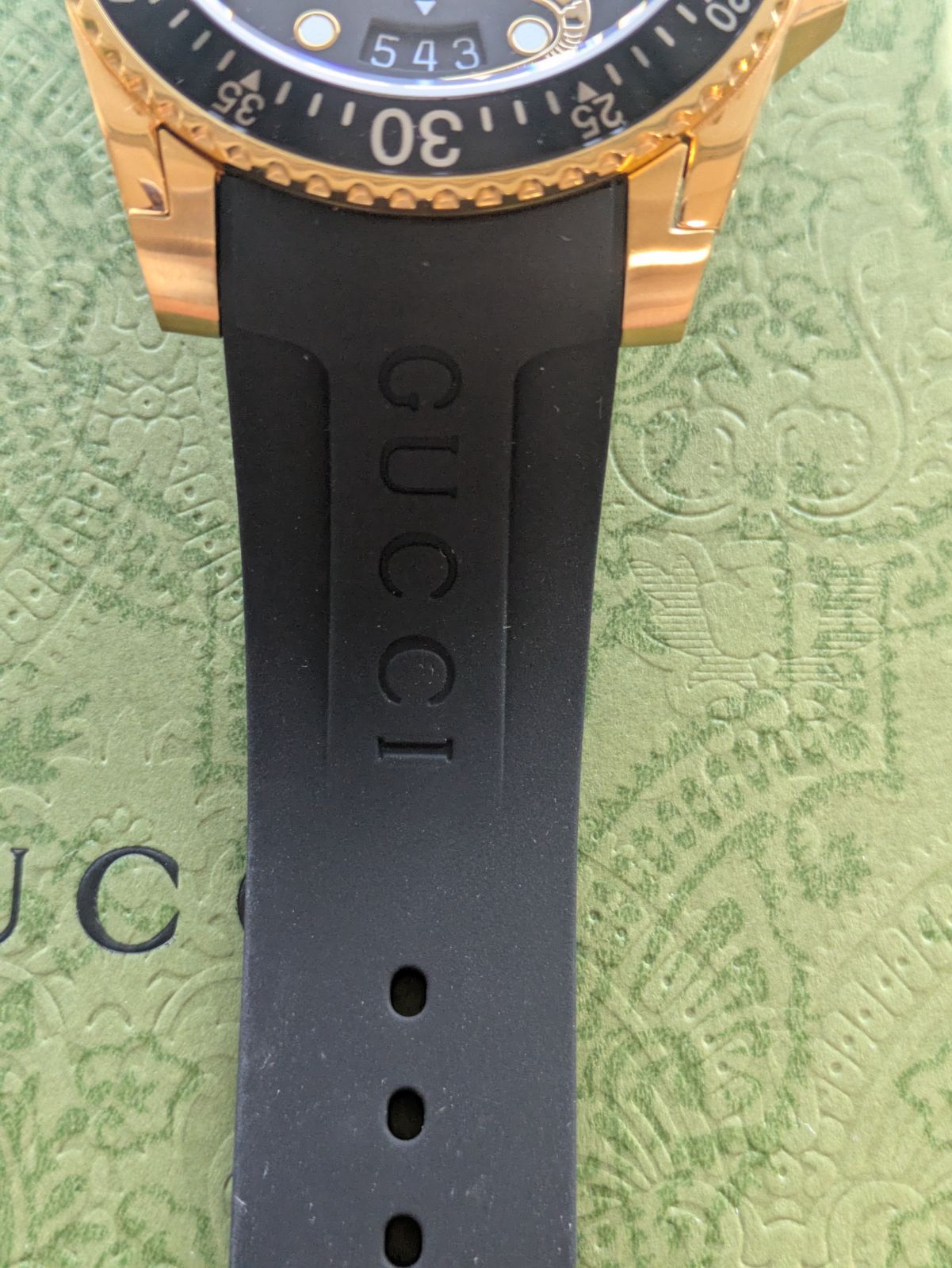 新品未使用 GUCCI 腕時計 YA1265021 ゴールド 蜂 29mm グッチ 腕時計