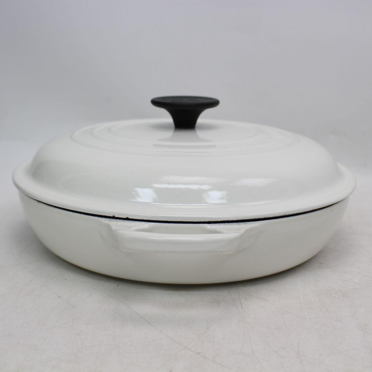 【美品】Le Creuset 両手鍋 ホワイト 26cm Le Creuset 【並行輸入品】 ルクルーゼ Casseruole 鍋 なべ 20cm