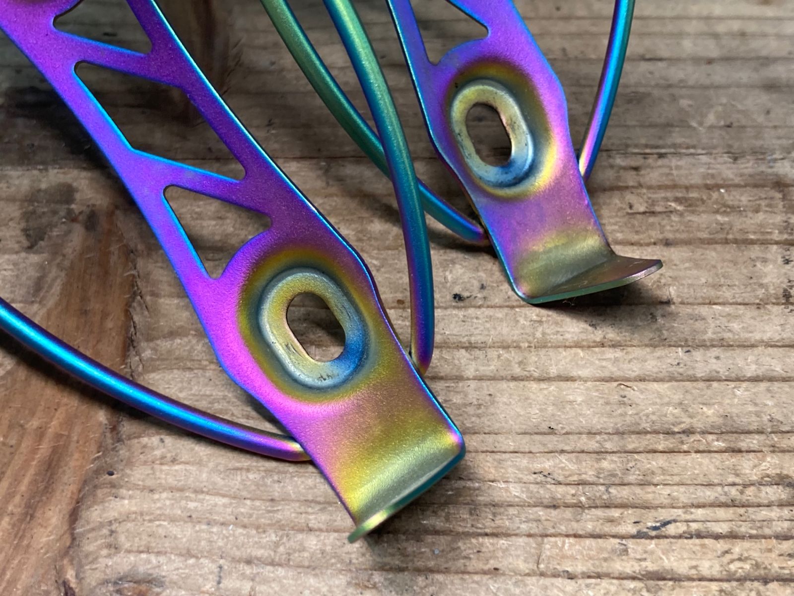 スパカズ SUPACAZ チタン ボトルケージ オイルスリック　２個セット スパカズ SUPACAZ チタン ボトルケージ オイルスリック 2個セット