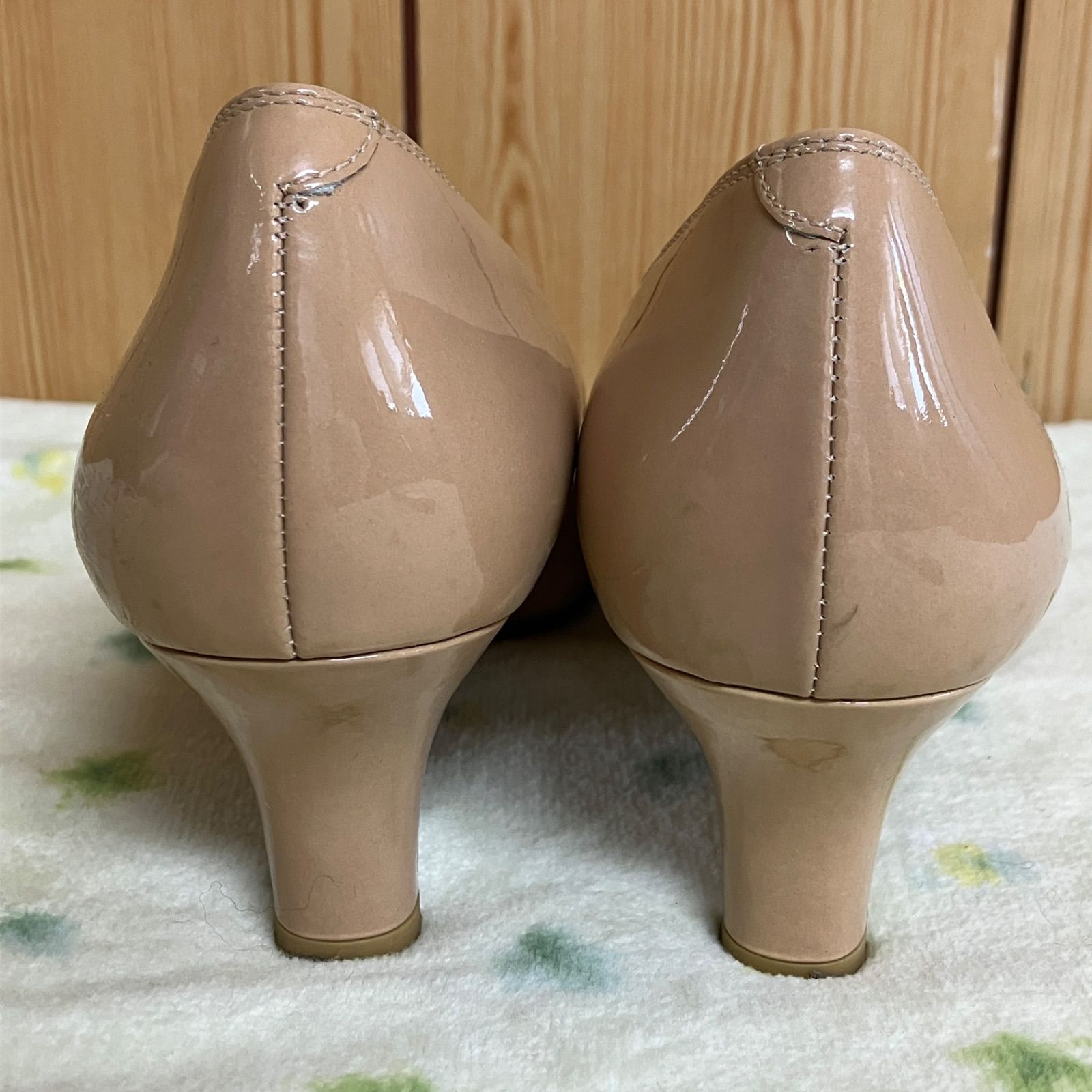 REGAL リーガル エナメル ヒール パンプス ベージュ 23.5 - メルカリ REGAL リーガル エナメル ヒール パンプス ベージュ 23.5 - メルカリ