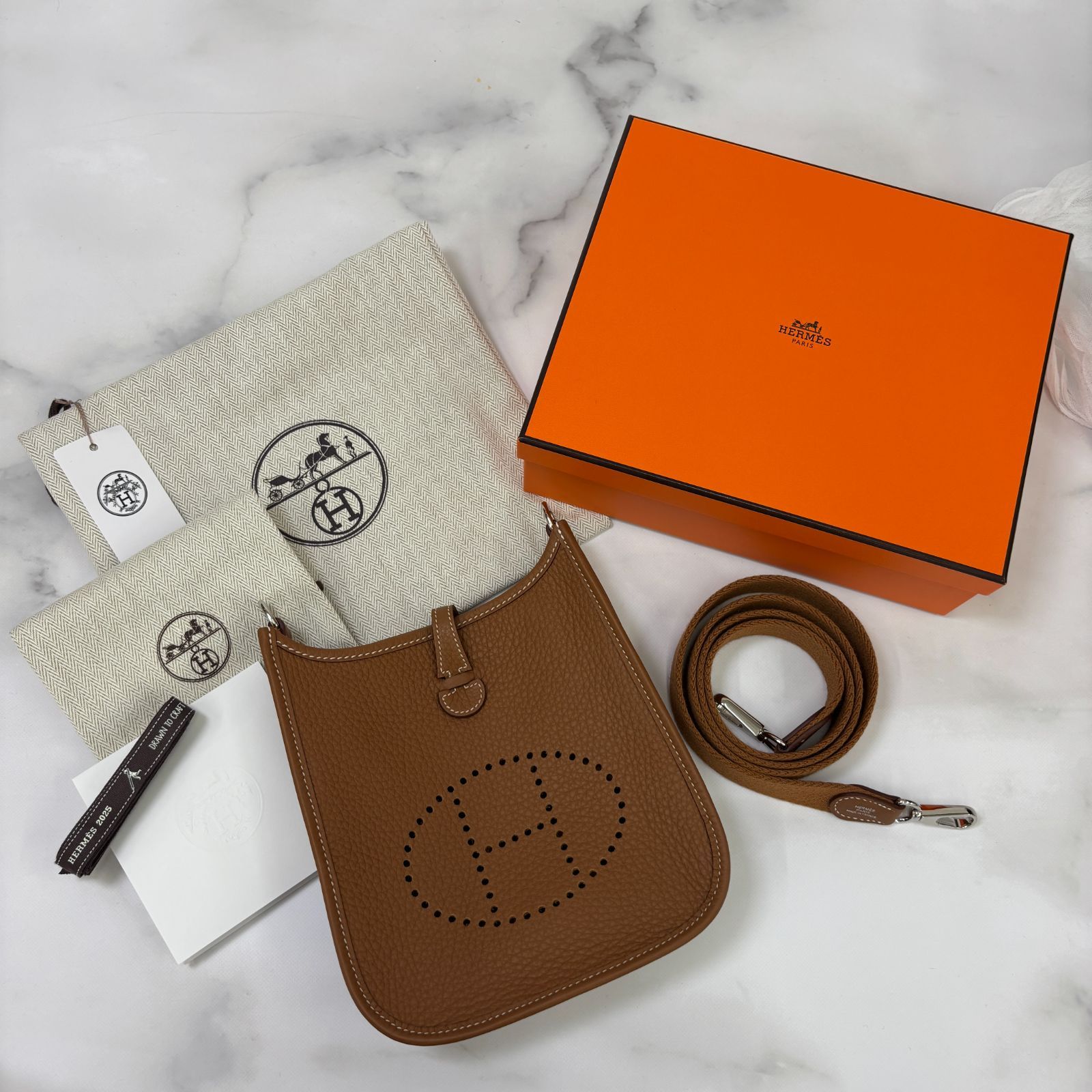 【新品未使用】【最新K刻印】HERMES ミニエヴリン アマゾーヌ TPM 16 エルメス ミニエヴリン アマゾーヌ TPM ゴールド トリヨン