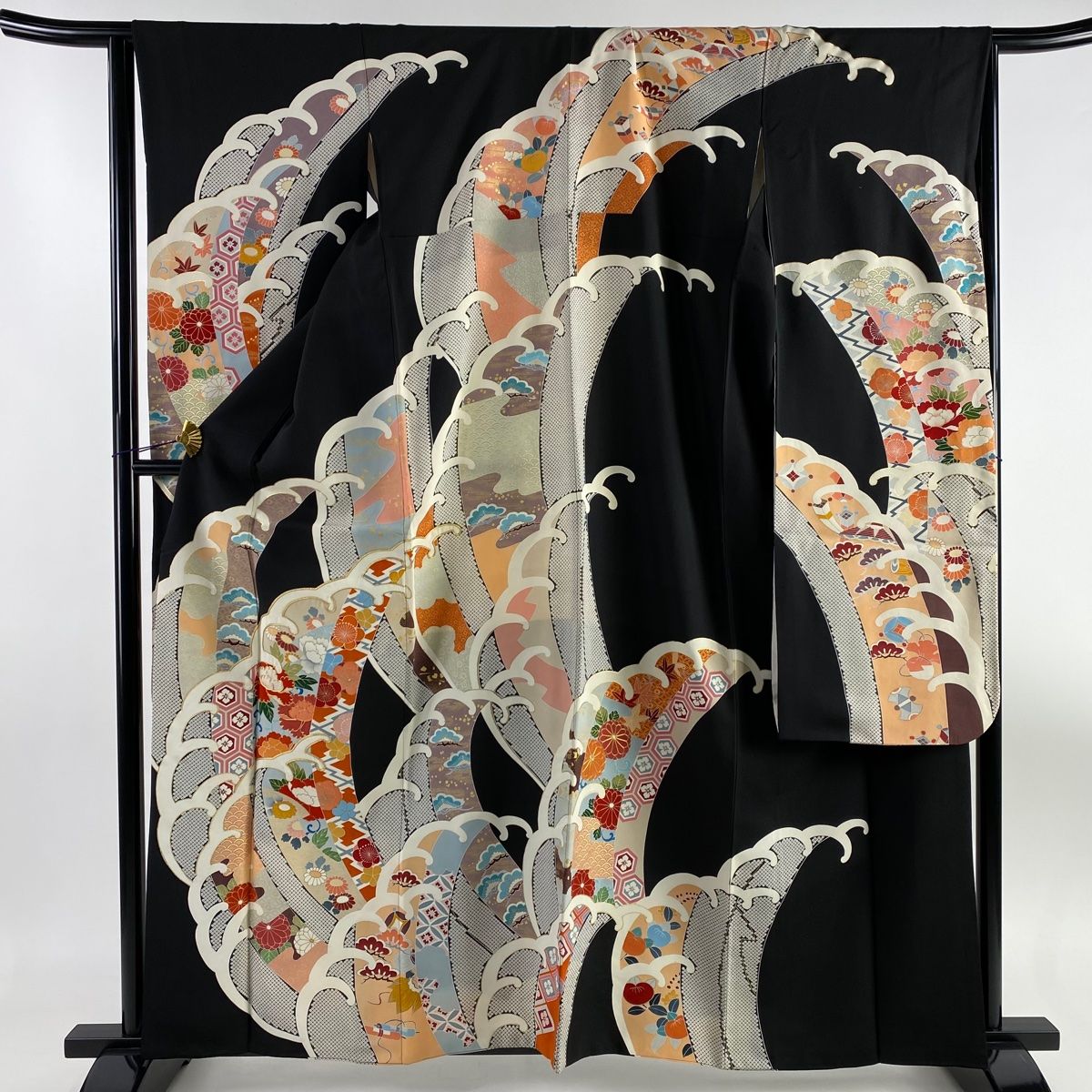 振袖 身丈162.5cm 裄丈65.5cm M 袷 波頭 草花 金糸 金彩 黒 正絹 