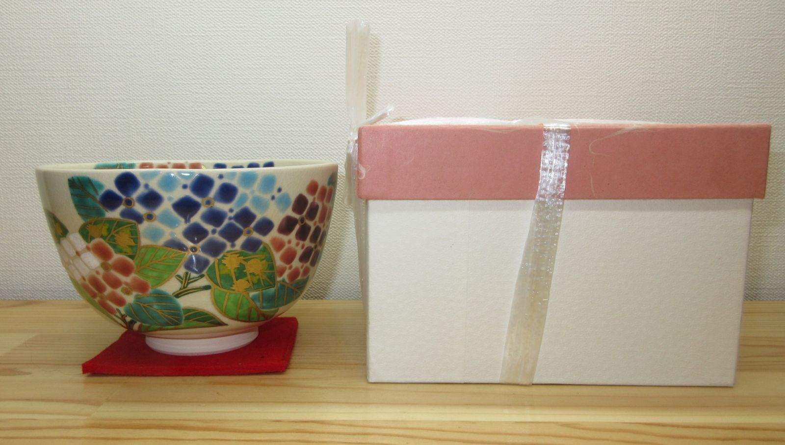 送料込【逢絢亭・新品】茶道具 茶碗 京焼 掛分 紫陽花の図  伊坂清香 共箱入り 逢絢亭・新品】茶道具 茶碗 京焼 掛分 紫陽花の図 伊坂清香 共