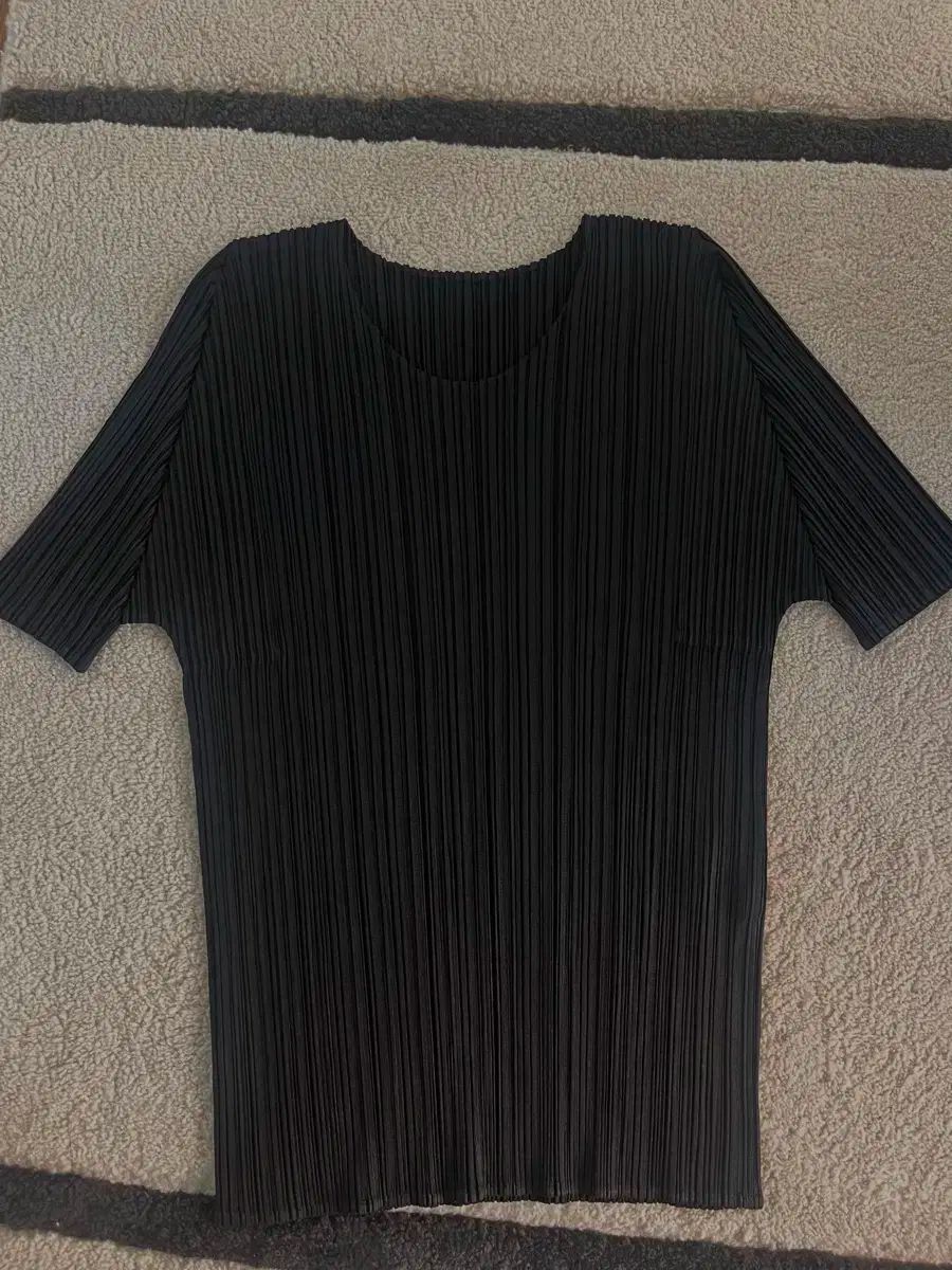 ISSEY MIYAKE イッセイミヤケ PLEATS PLEASE プリーツプリーズ 黒 半袖 トップス