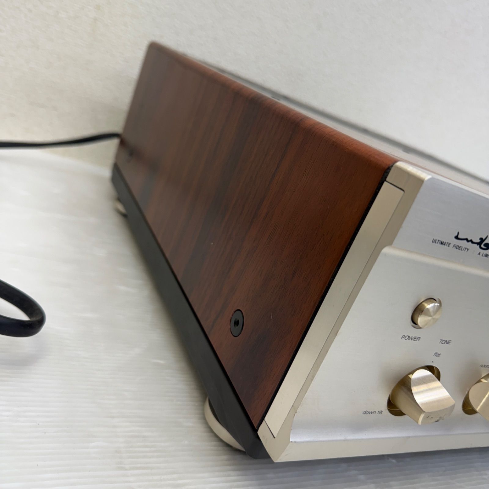 L-580 LUXMAN