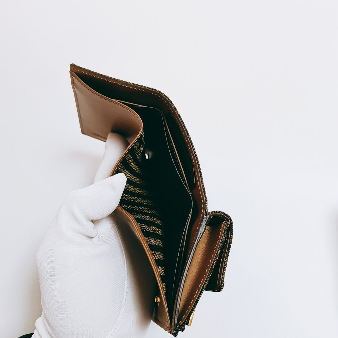 FENDI バゲット マイクロ 三つ折り財布 ブラウン フェンディ FENDI フェンディ 財布 三つ折り財布 BAGUETTE MICRO TRIFOLD