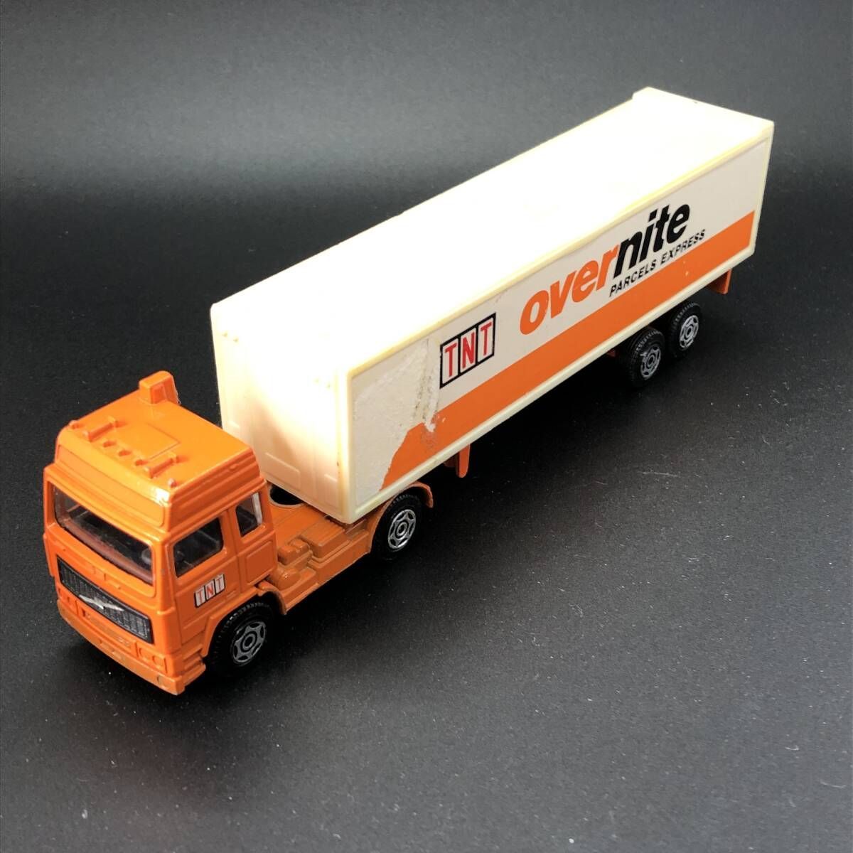 CORGI ボルボ 大型トレーラー VOLVO トラック ミニカー コーギー Overnite TNT モデルカー MADE IN  GT.BRITAIN コレクション (MIN004) - メルカリ