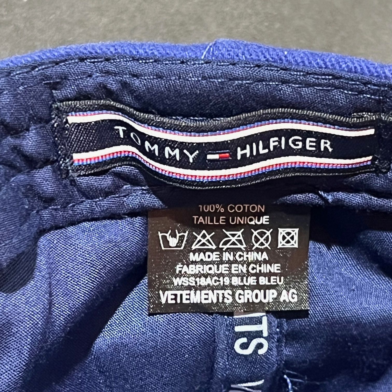 VETEMENTS × TOMMY HILFIGER ロゴ刺繍キャップ 帽子 ヴェトモン トミー