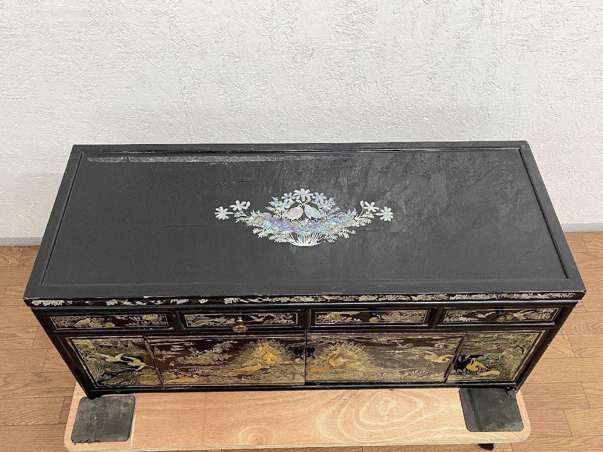 螺鈿細工 箪笥 両開き 黒漆 収納家具 サイドボード アンティーク 貝細工 孔雀 伝統 中国美術 ローボード 貝1266