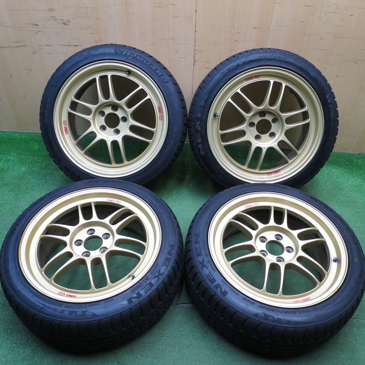 バリ溝！9.5分☆GR86 BRZ 等 215/45R17 スタッドレス ネクセン