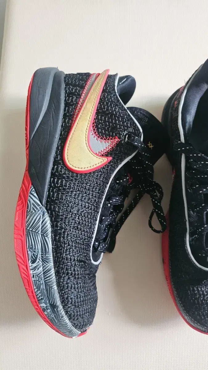 ナイキ バスケシューズ レブロン 20 DQ 8651 245 サイズ