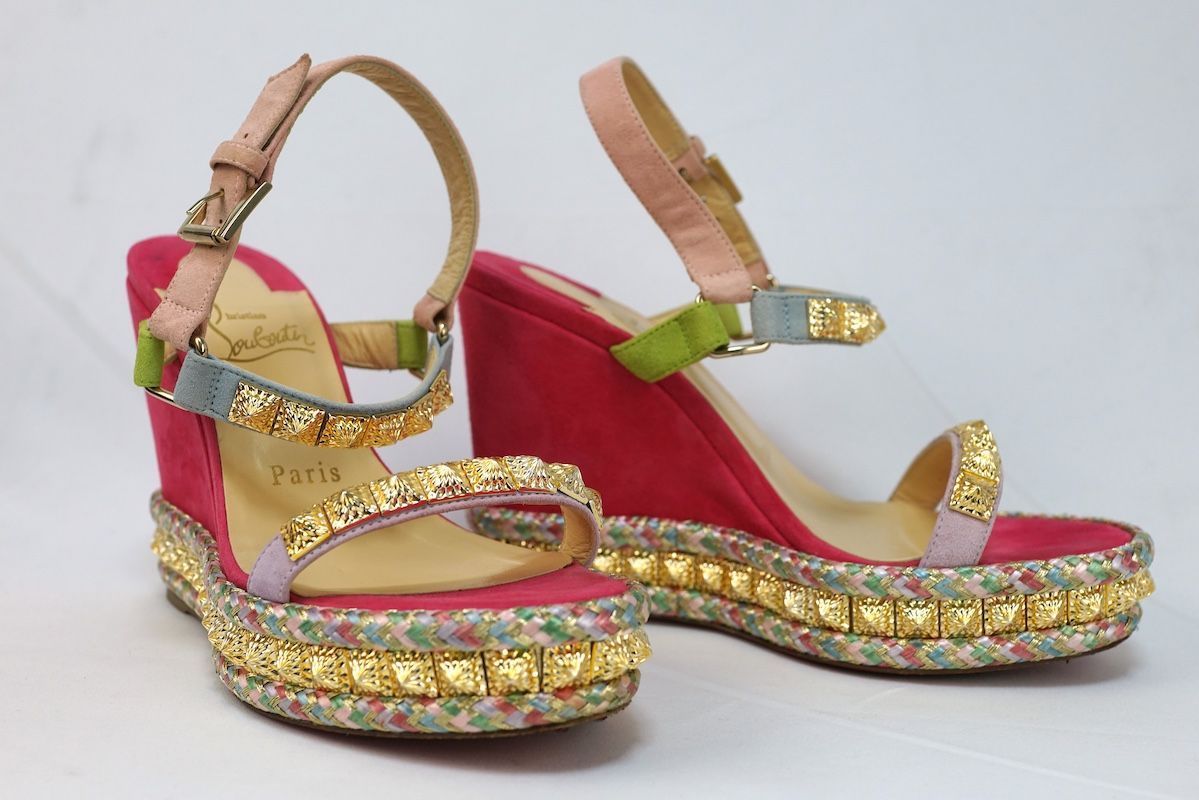 Christian Louboutin クリスチャンルブタン PYRACLOU ピラクロウ ウェッジソール サンダル スエード スタッズ 36サイズ 約23cm ピンク マルチカラー