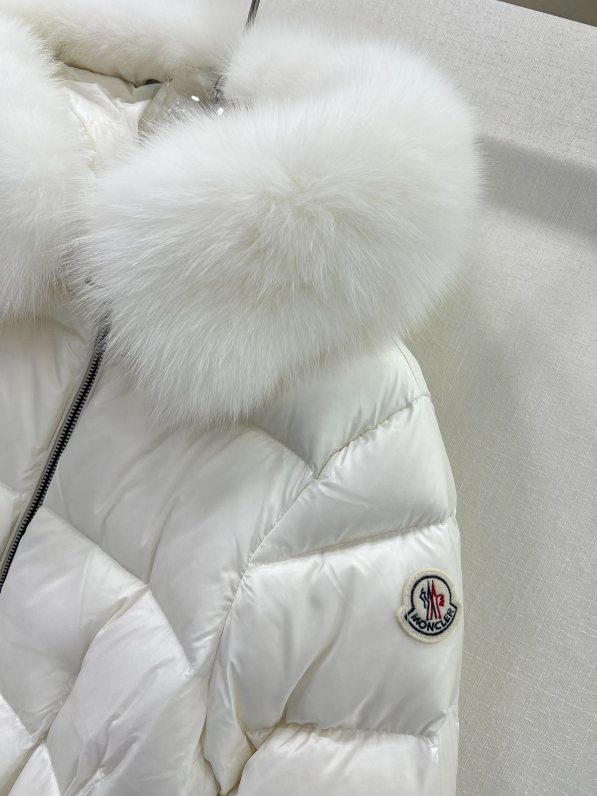 MONCLER モンクレール ダウン ベルト 美品☆MONCLER モンクレール ベルト・ロゴワッペン・フード付