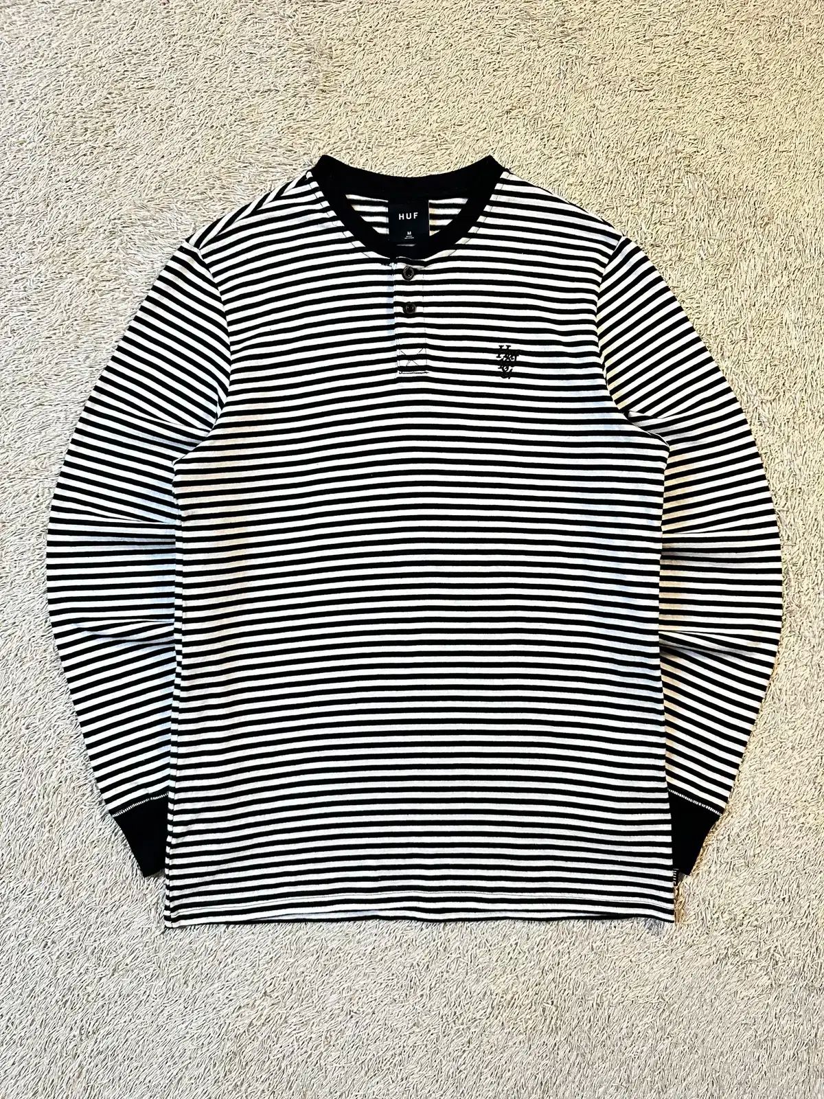 【雷市場（ポンジャン）商品韓国直送】 M HUF(ハフ) HUF ストライプ 長袖 ロングスリーブ 長袖 Tシャツ 黒