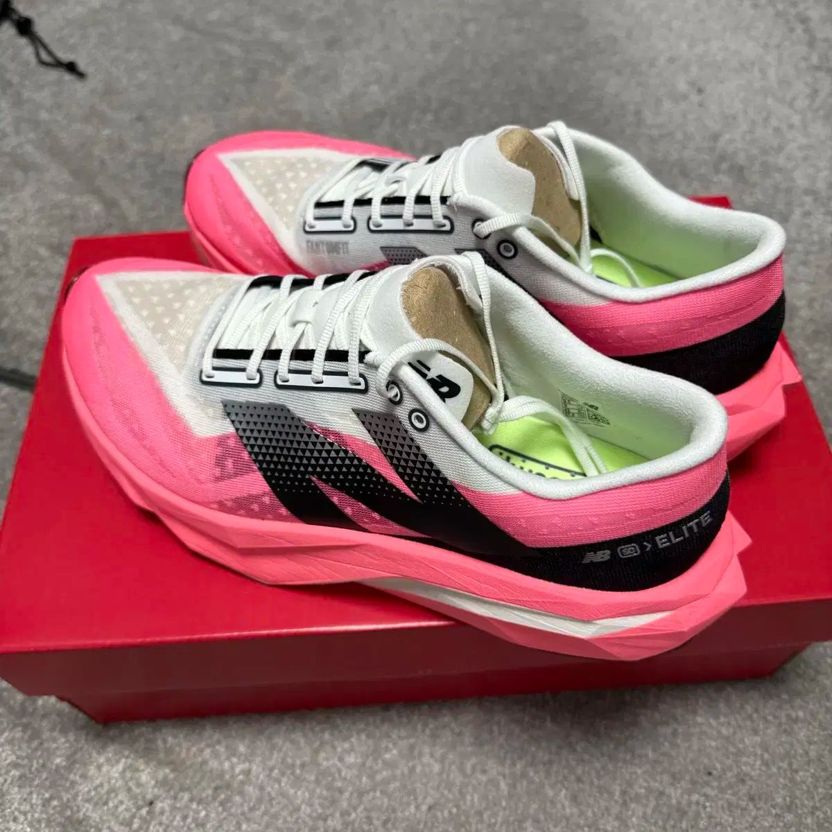 New Balance ニューバランス フューエルセル エリート V4 275mm
