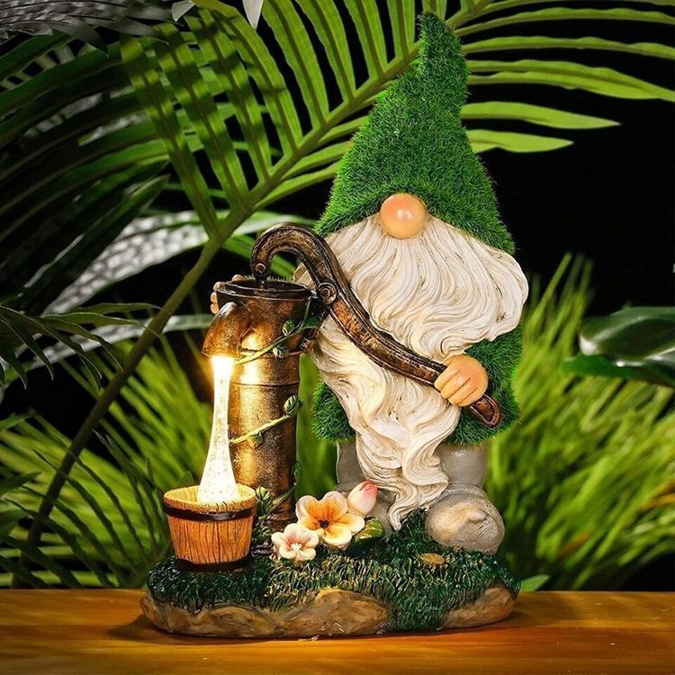 置物 オブジェ 緑 ドワーフ ノーム バラエティ 水をくむ ファンタジー かわいい モダン おしゃれ 庭 ガーデン 玄関 リビング 合成樹脂 レジン 装飾 プレゼント ギフト オーナメント ソーラー
