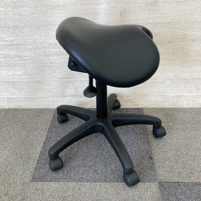中古】 ブラック 作業用チェア サドル型 サドルスツール ネイル サロン 