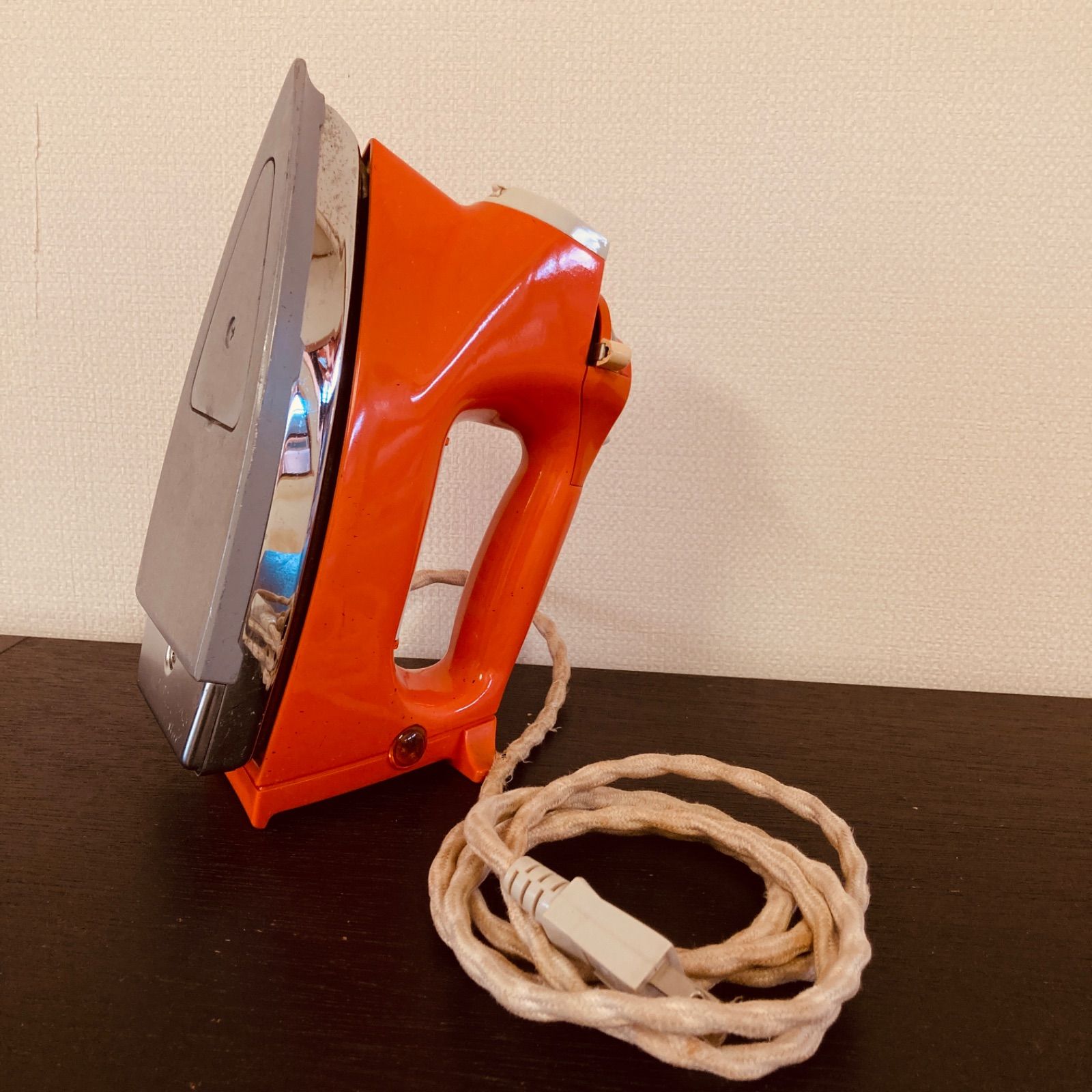 昭和レトロ 東芝 スチームアイロン オレンジ 本体のみ 通電します 