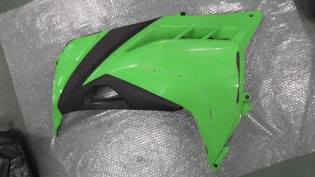 ニンジャ Ninja 250 EX250L の サイドカウル 左 傷 爪折れ:#1654739276 - メルカリ