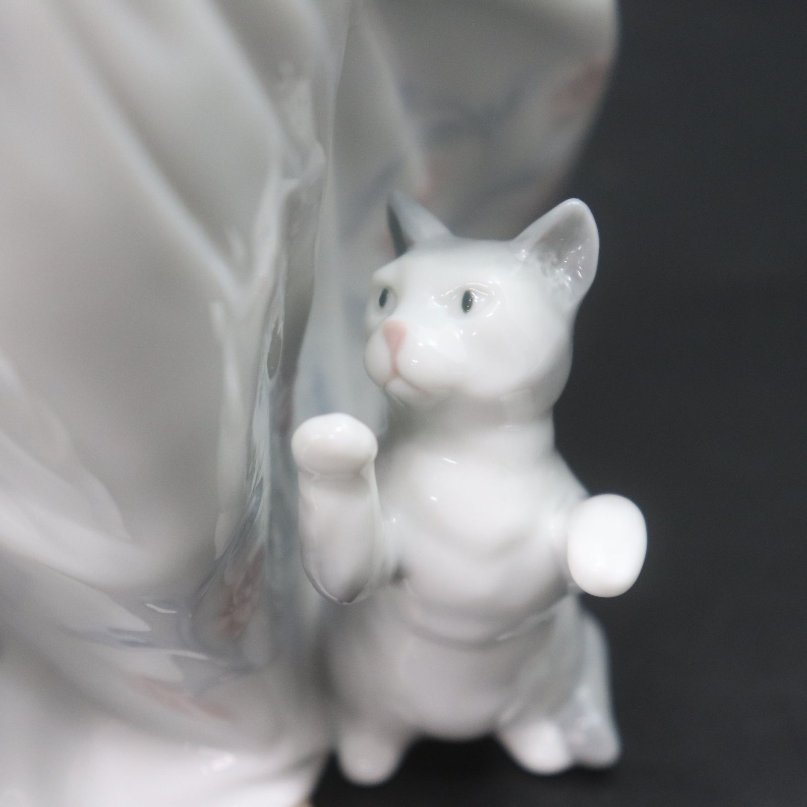 ITXGMSI1AP88 LLADRO リヤドロ 猫たちと戯れる少女 #6941 2003年限定品
