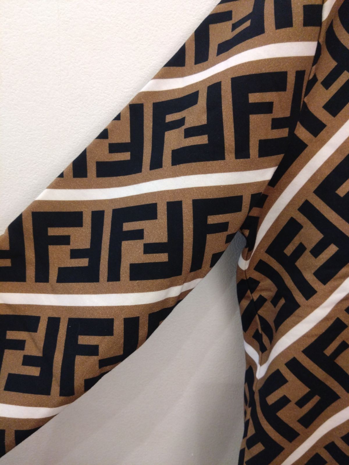 ☆2102 極美品! FENDI フェンディ FF柄 ズッカ柄 スウェット ☆2102 極美品! FENDI フェンディ FF柄 ズッカ柄 スウェット