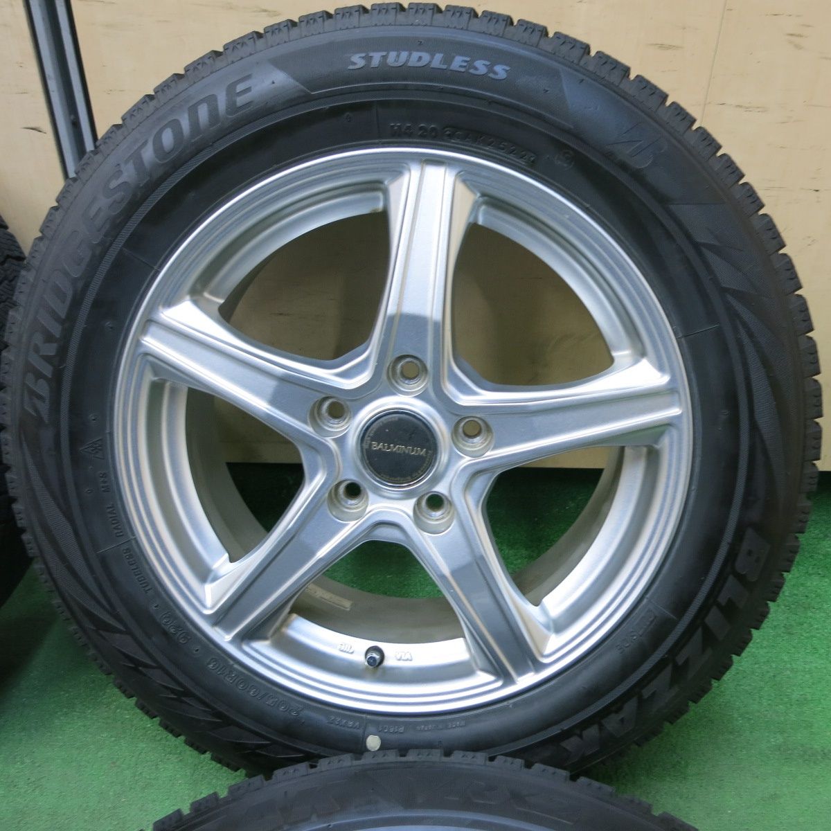 ブリヂストン BALMINUMホイール　ブリザック205/60R16スタッドレス 送料無料] バリ溝！22年！キレイ！9.5分☆スタッドレス 205/60R16