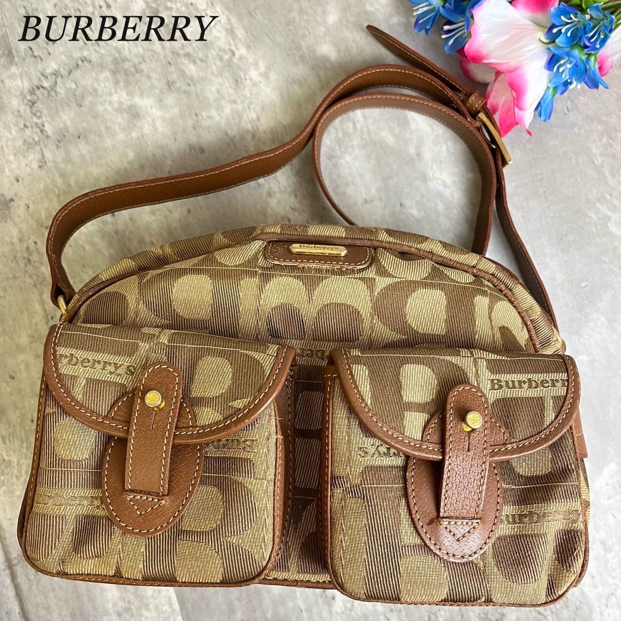 ✨極美品✨ burberry バーバリーショルダーバッグ トートバッグ 総柄 マルチポケット ロゴプレート ゴールド金具 キャンバス レザー 肩掛け  斜め掛け ベージュ 肌色 ブラウン 茶色 - メルカリ