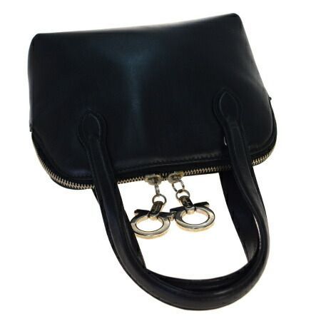 サルヴァトーレフェラガモ レザー ハンドバッグ ガンチーニ ブラック Y2K サルヴァトーレフェラガモ レザー ガンチーニ 2WAY ハンドバッグ FZ-21