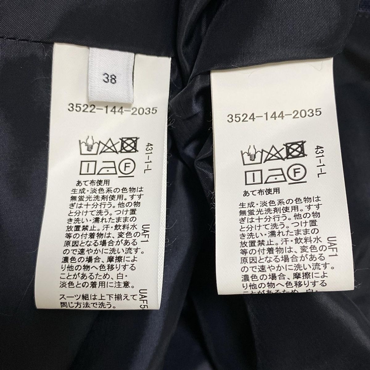 スカートスーツ