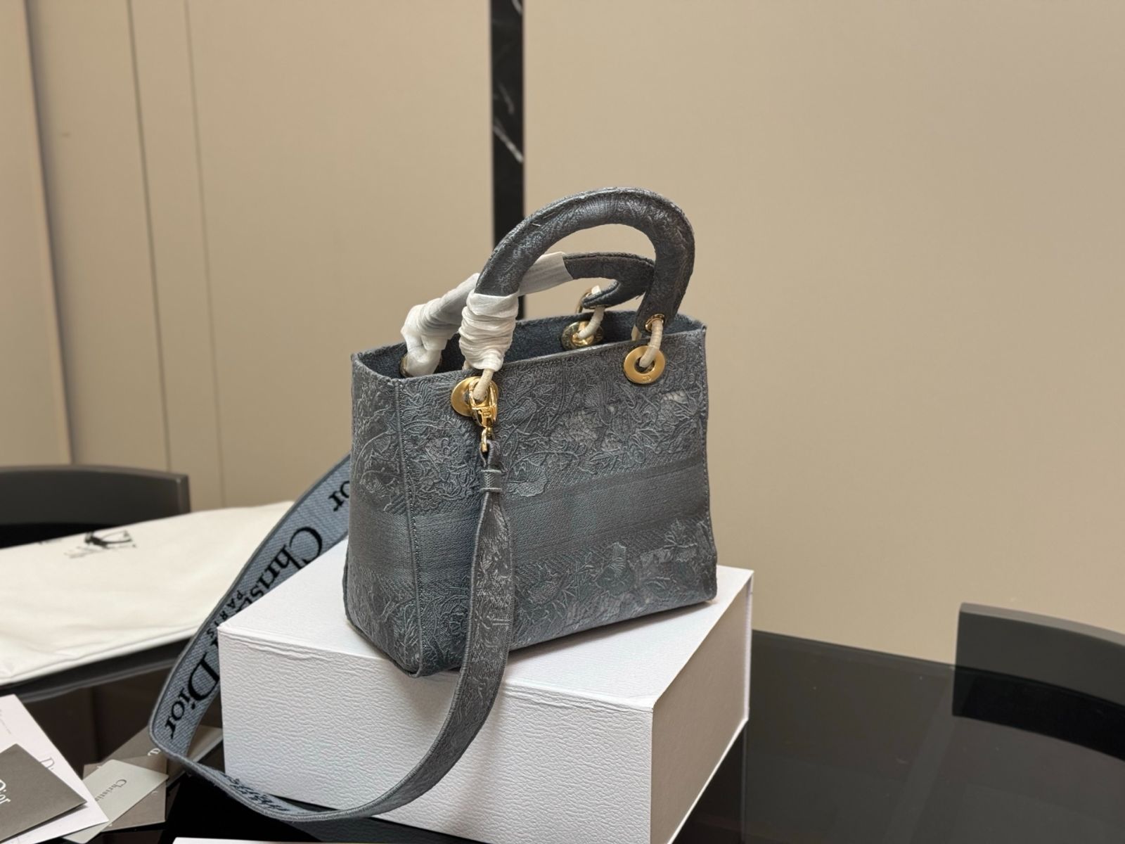 Dior ディオール ウィメンズ ミディアム ハンドバック 並行輸入品 訳あり 今日特価】Dior ディオール 組み合わせバッグ、3つの優恵価格