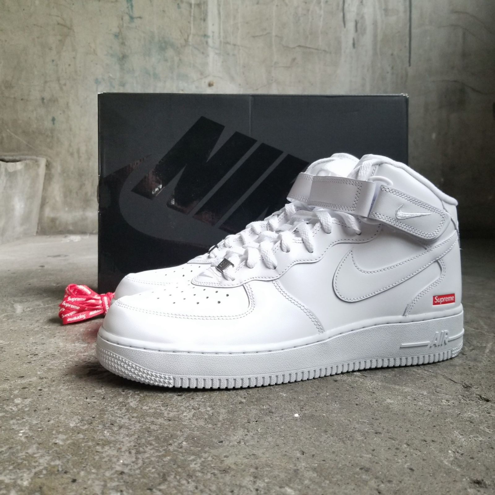 1【26cm】ナイキ　シュプリーム　エアフォース 1　ホワイト NIKE ナイキ エアフォース 1 ミッド シュプリーム AIR FORCE MID