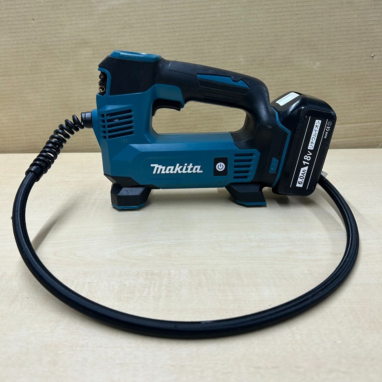 NG U306-NG5-117 makita マキタ 充電式空気入れ MP180D 18V バッテリー付き 充電器無し 通電 済み
