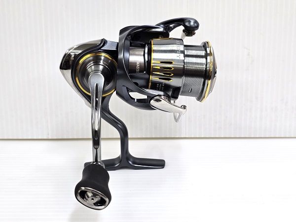 【中古品】 ダイワ Daiwa スピニングリール 23 エアリティ LT2500S-XH 〇YR-17656〇