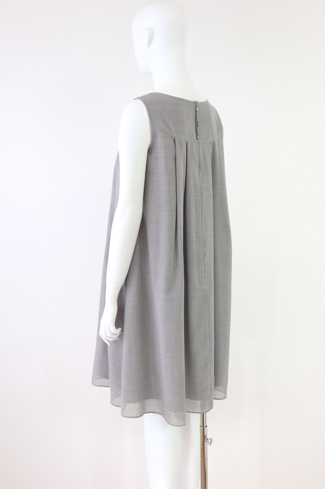 美品✨フォクシー ダブルタックワンピース Aライン 18年 チャコールグレー 美品✨フォクシー ダブルタックワンピース Aライン 18年