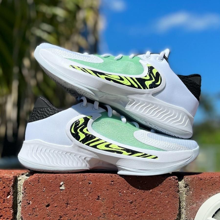 NIKE ZOOM FREAK 4 GS 'BARELY VOLT' ナイキ ズーム フリーク 4 ヤニス 