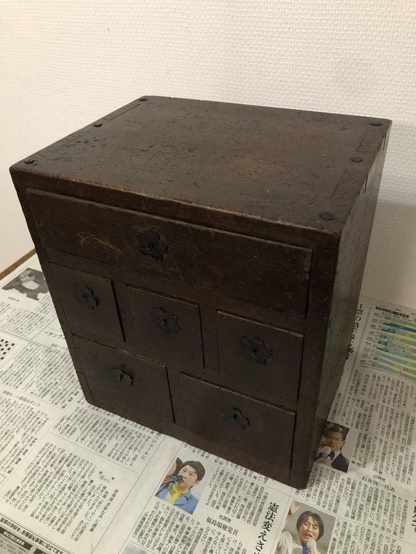 アンティーク 小引き出し 6杯 時代物 桜模様の取っ手飾り 組木作り ＃697