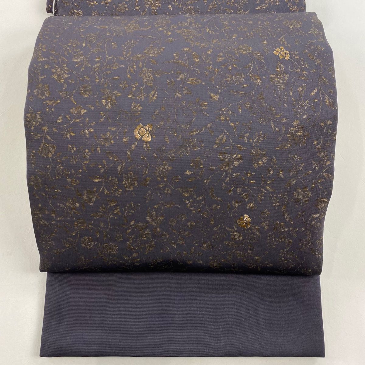 名古屋帯 正絹 金糸 大柄の花唐草 九寸 T-6420 開き名古屋帯 秀品 花唐草 金糸 金彩 濃紫 正絹 【中古】 - メルカリ